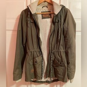 Dravus army green jacket. Size: M